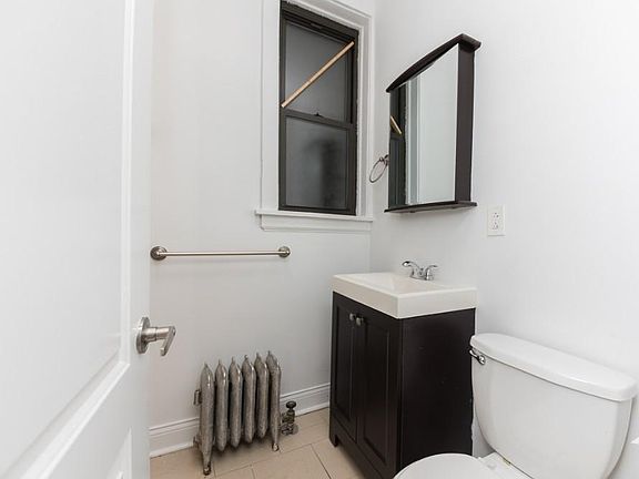 3rd image of 1314 W Waveland Ave #1V