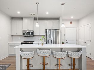 4395 Peach Lily Ln Unit 311, Chantilly, VA 20151