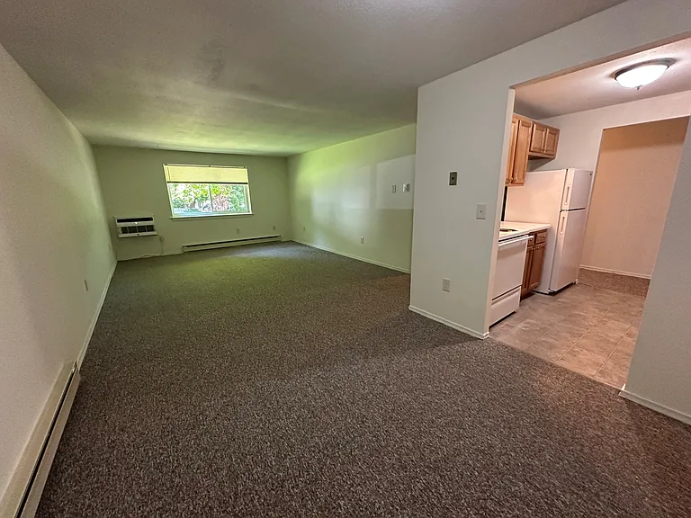 Hallmark Apartments — Photo 13