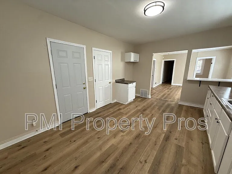 2945 N 23rd St — Photo 14