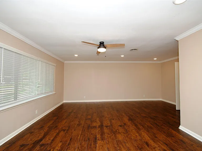 10034 Cedardale Dr — Photo 8