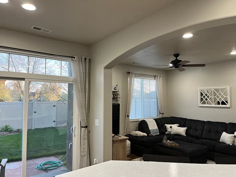 881 Berkeley Dr — Photo 19