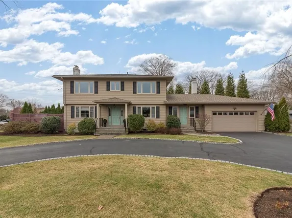 45 Surrey Dr, Cranston, RI 02920