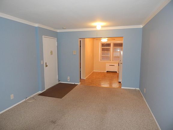 3rd image of 215 W Broadway APT L4