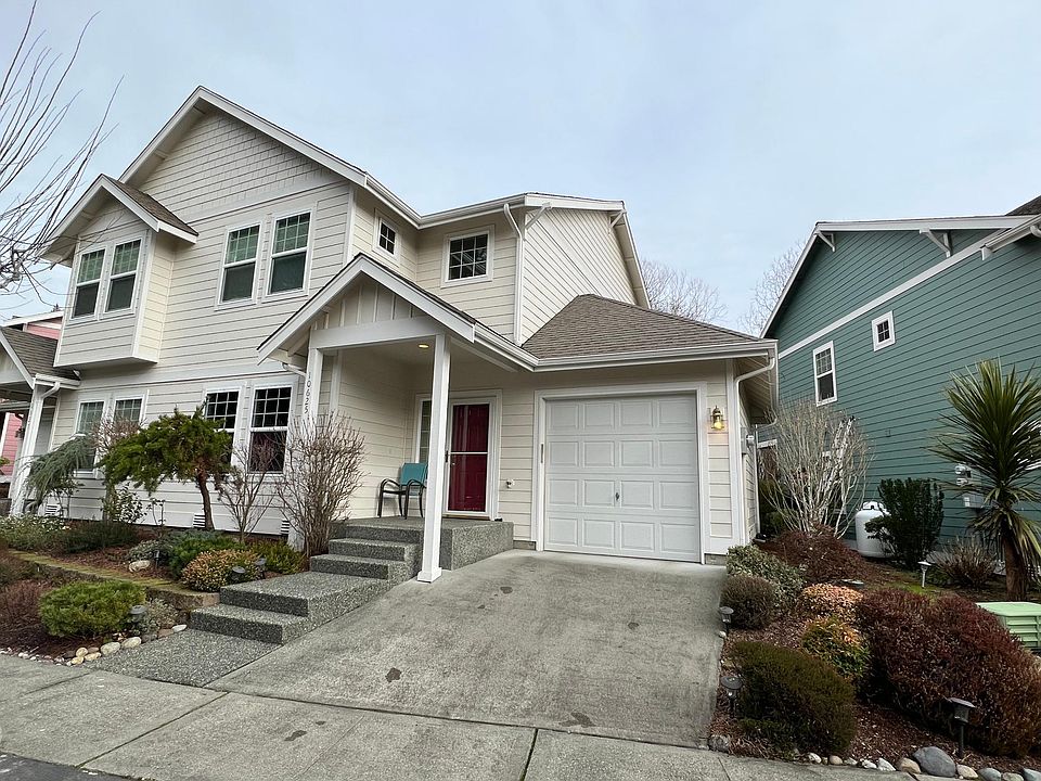 1st image of 10625 NE Kingston Meadows Cir #10625