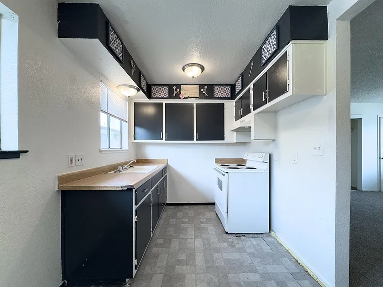 Evergreen Park Apartments — Photo 19