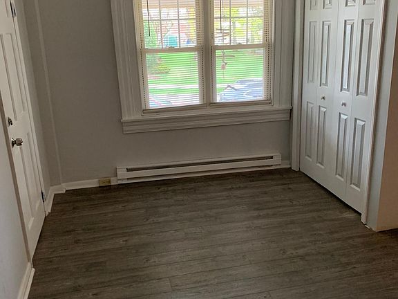 1st bedroom windows and closet