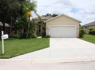 690 Crossfield Cir, Naples, FL 34104