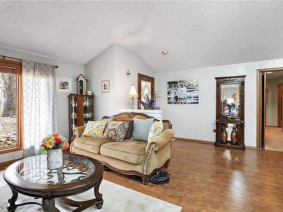 5th image of 83 Stonehaven Dr