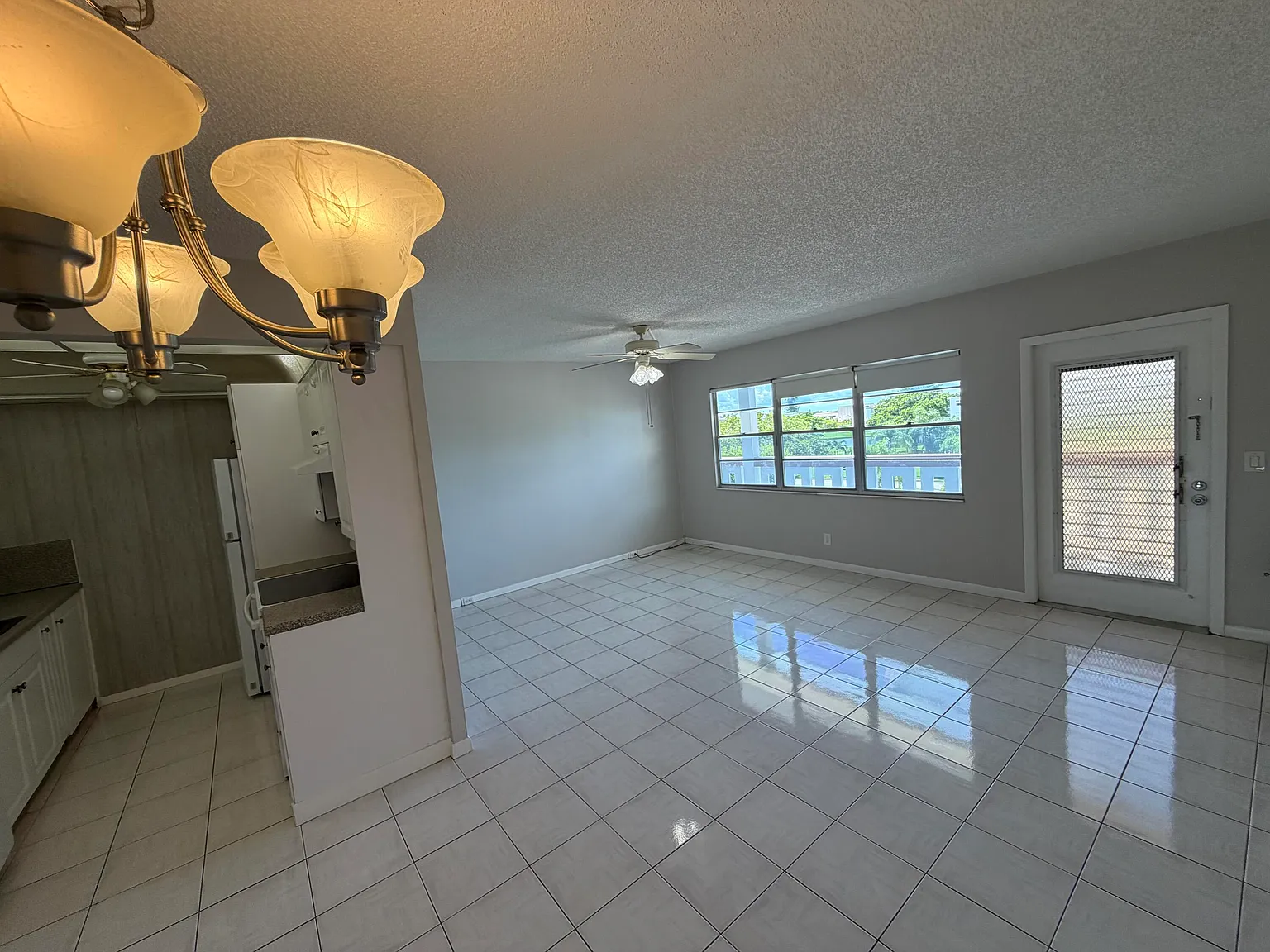 1 bed, 1.5 bath, 738 sqft, $1,450 — Photo 2