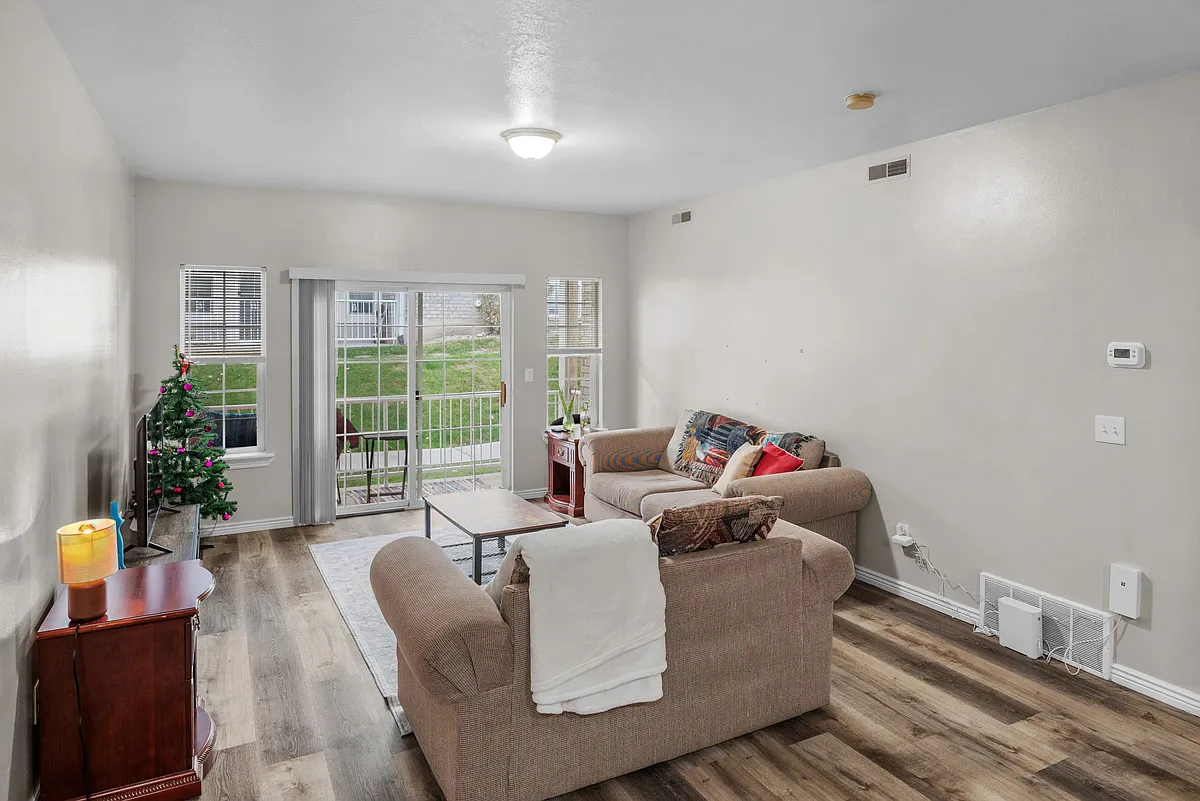 Building Photo - 483 N Belmont Pl #167