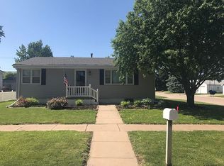 1627 Boyce St, Hastings, NE 68901