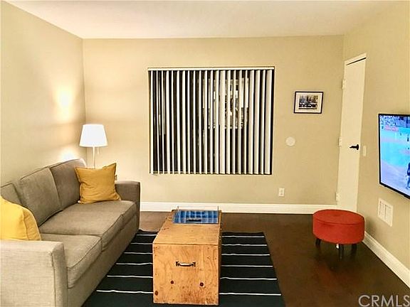 2nd image of 225 W 6th St APT 406