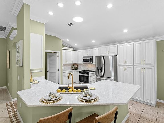 3rd image of 1527 GOLDEN RIDGE DRIVE