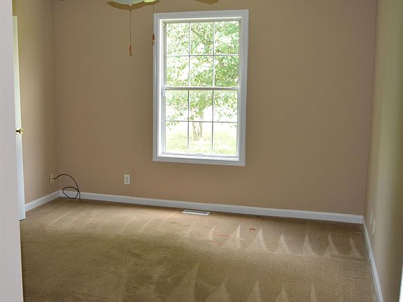 5th image of 588 Oakmont Dr
