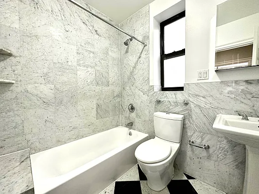 Rented by EXR | media 9