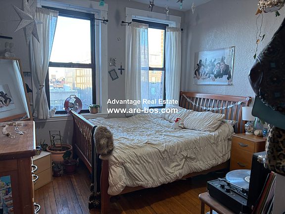 4th image of 1056 Commonwealth Ave APT 21