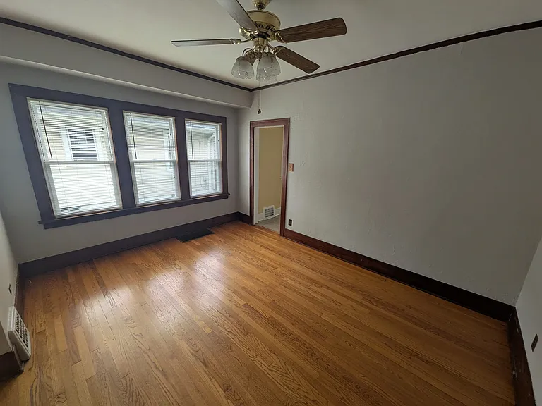 4612 Washington St — Photo 4