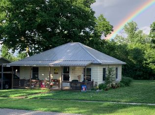 412 S 3rd St, Cayuga, IN 47928