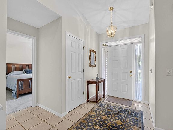3rd image of 5 Briarwood Ln