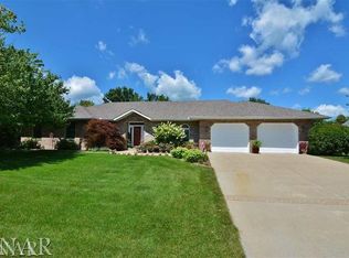 3004 Thornwood Ln, Bloomington, IL