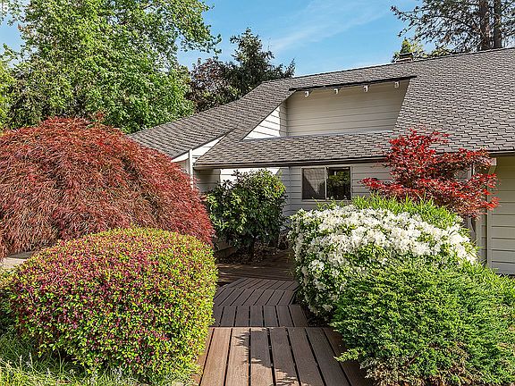 3rd image of 15520 SW Burntwood Ct
