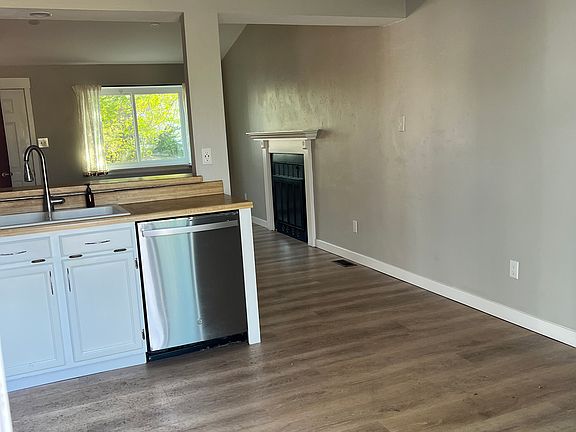 3rd image of 2200 Tulip St