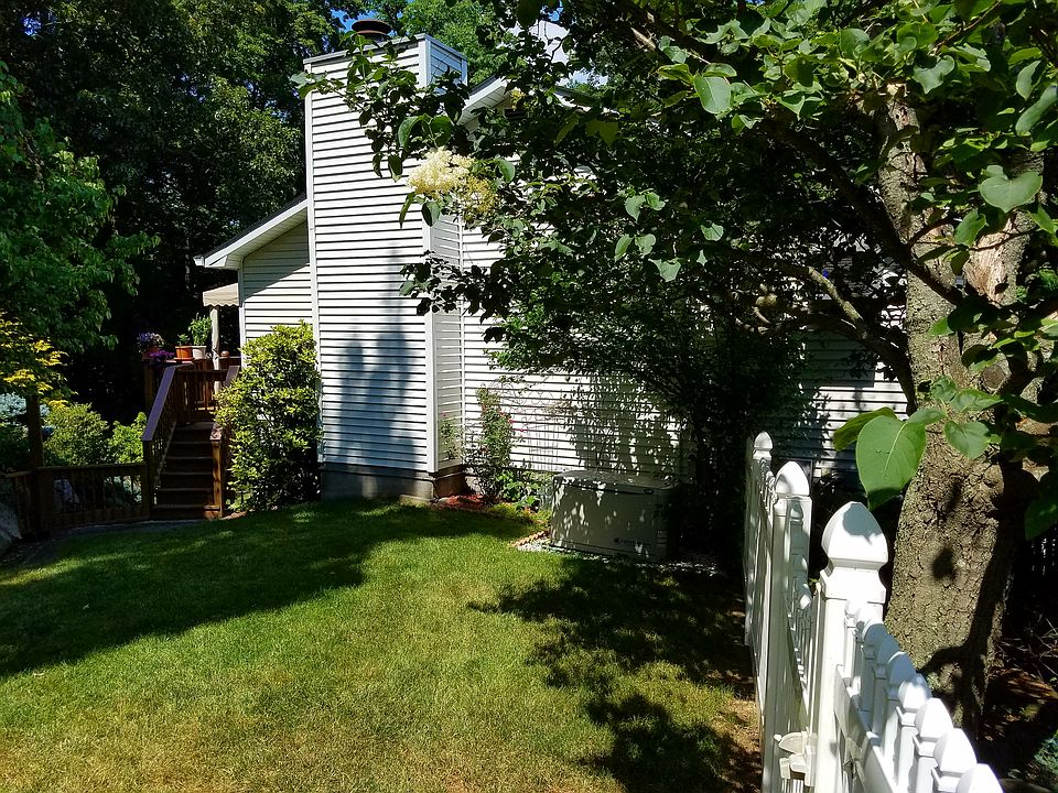 2nd image of 19 Jackson St