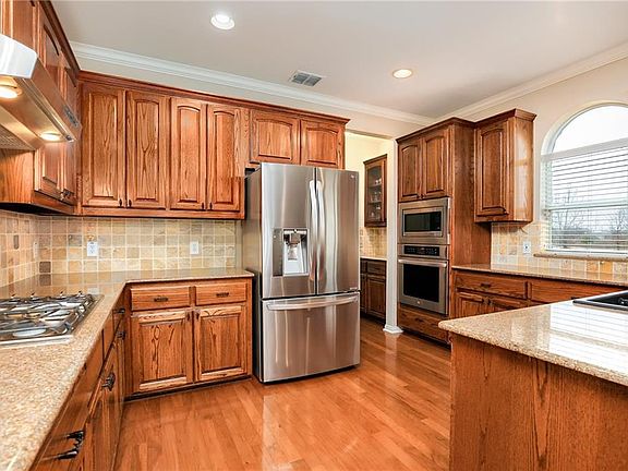 4th image of 4520 Aylesbury Ct