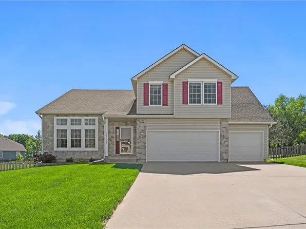 3215 SW Amber Ct, Lees Summit, MO 64082