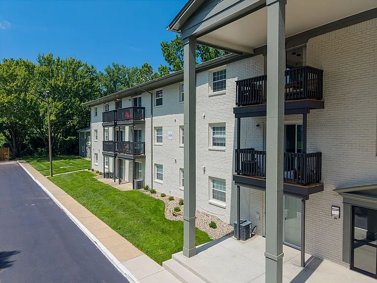 Private balcony/patio