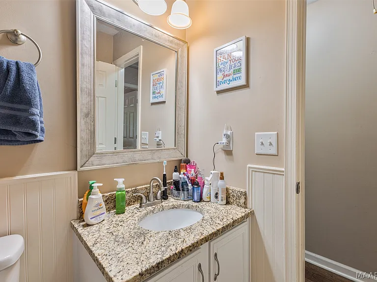105 Foxwood Ct — Photo 24