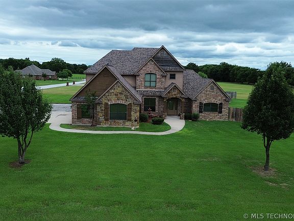3rd image of 22 Covington Cir