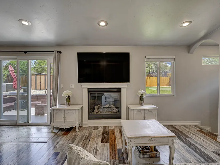 135 Hayes Dr — Photo 16