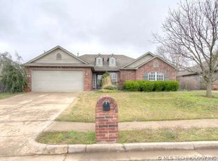 5219 Barr Dr, Sand Springs, OK 74063