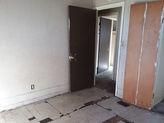 5th image of 521 NW Hilton Ave