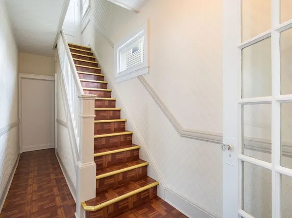 226-10 147th Avenue image 4 of 35