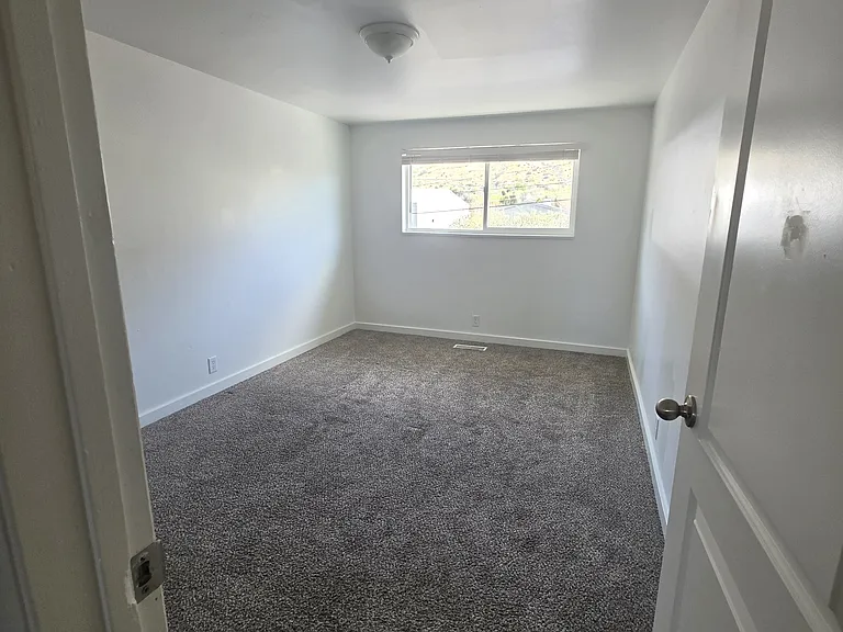 Sierra Ridge Apartments — Photo 12