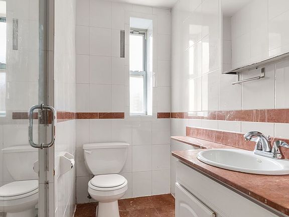 4th image of 19 Christopher St APT 8