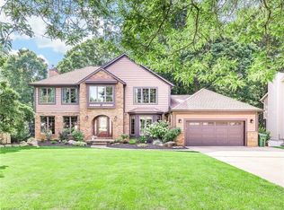 1136 Grovewood Dr, Tallmadge, OH 44278