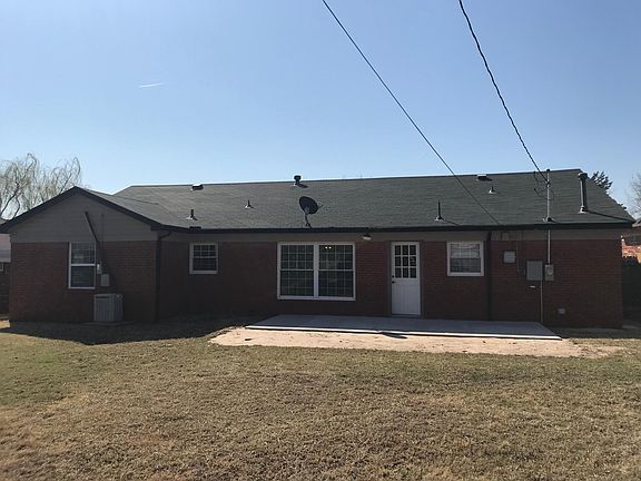 2nd image of 2401 Huntleigh Dr