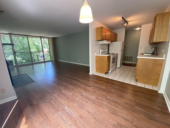 4th image of 5820 Oakwood Dr Unit 3L