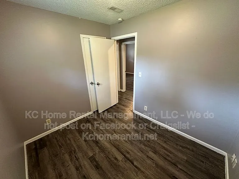 7803 E 107th St — Photo 16