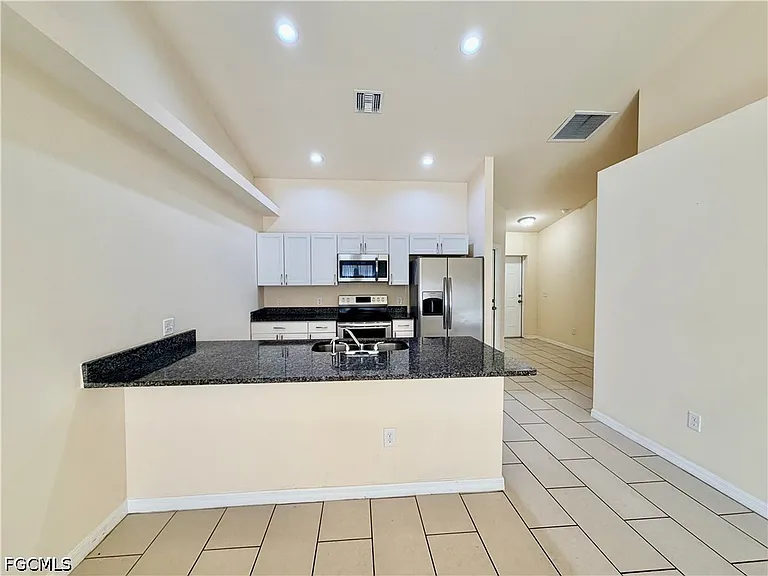 1044 NE 8th Pl #1104 — Photo 8