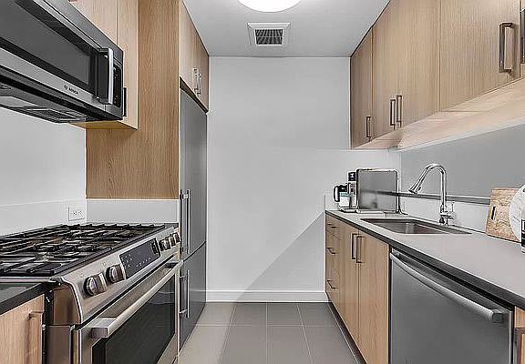 4th image of 200 E 39th St APT 6C