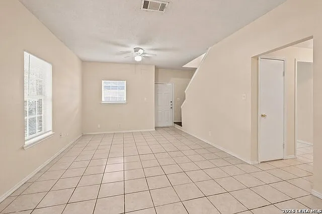 4 bed, 2.0 bath, 1400 sqft, $1,425 — Photo 3