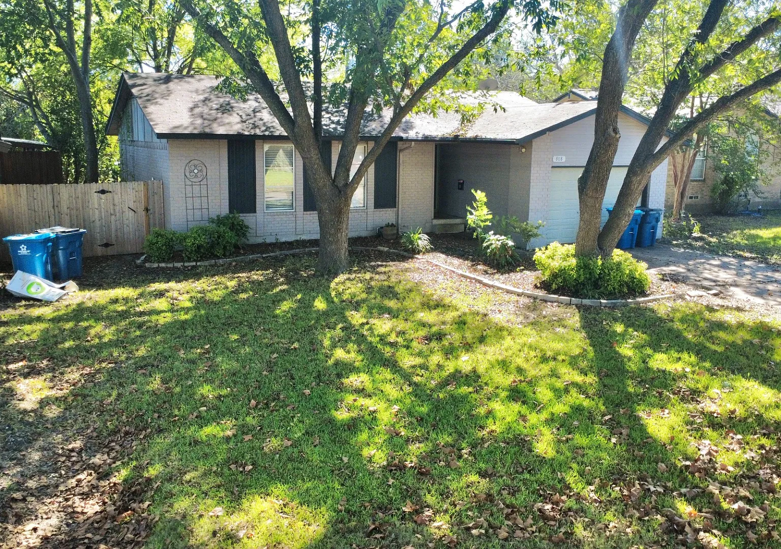 Charming 4-Bed Gem Near Downtown RockwallFenced Yard, Patio, and Attached Garage — Photo 1