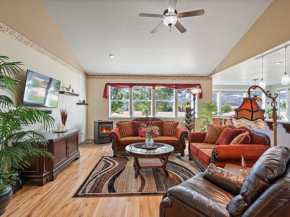 4th image of 9720 Darnell Ln