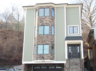 1158 River Rd, Edgewater, NJ 07020