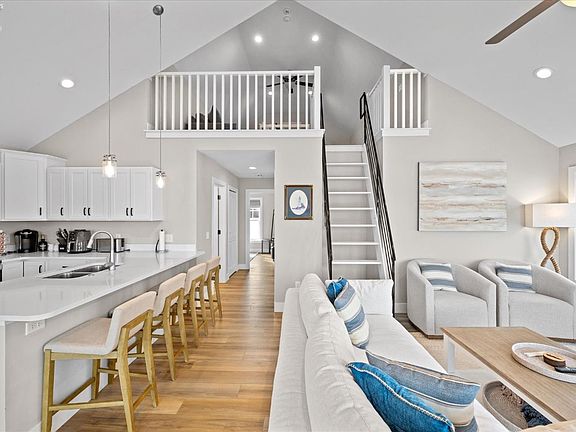 5th image of 545 W Lakeshore Dr #13